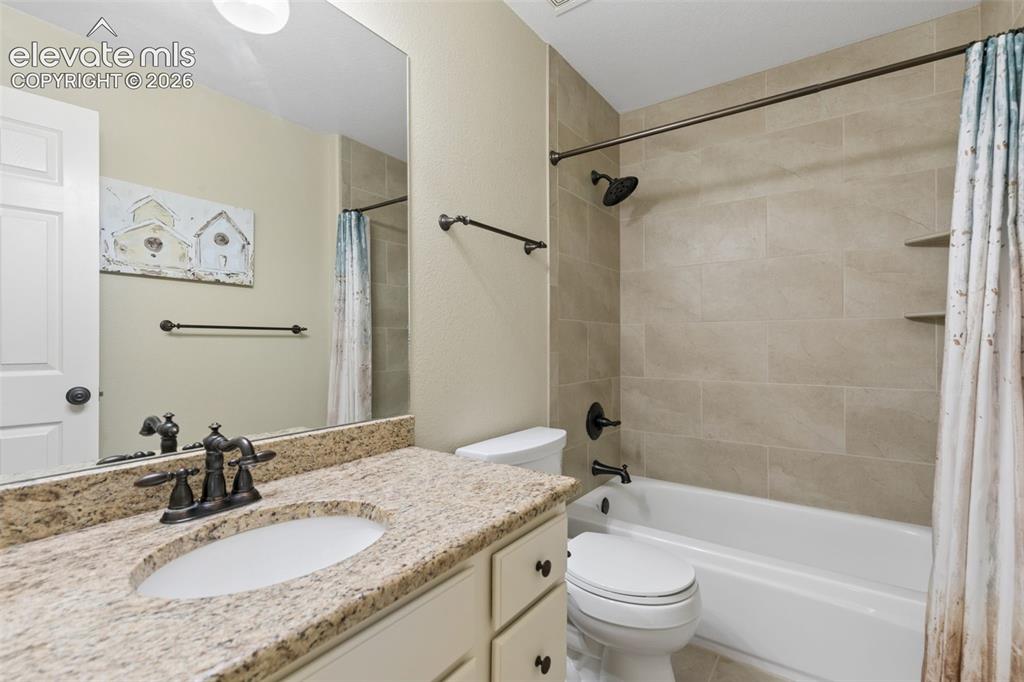 Image 30 of 49: Upper Level Full Bathroom!