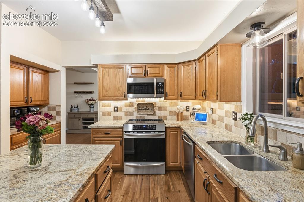 Image 12 of 46: Kitchen