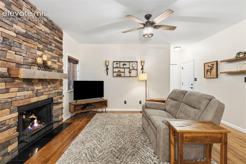 Image 16 of 46: Family Room