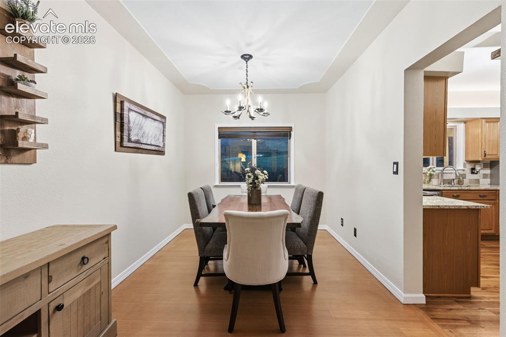 Image 19 of 46: Dining Area
