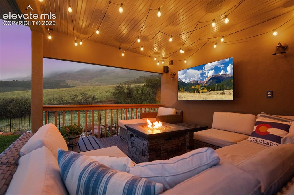 Image 3 of 46: 12 x 12 Covered Party Veranda for intimate gatherings