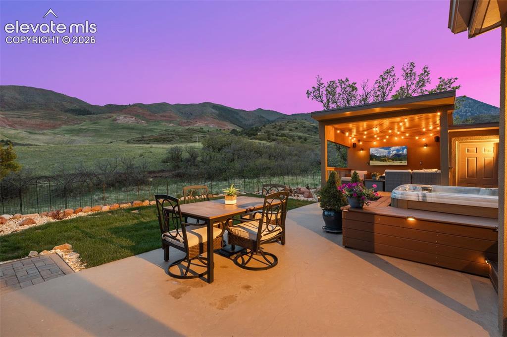 Image 4 of 46: 30 x 18 Private Outdoor Living!