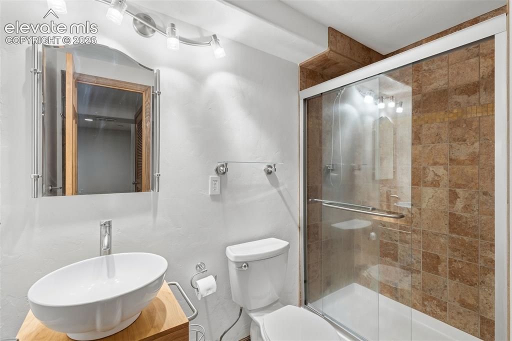 Image 40 of 46: Bathroom