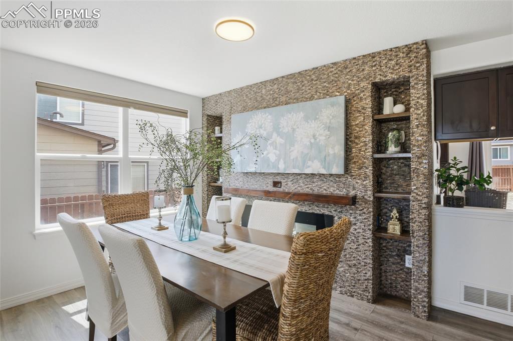 Image 11 of 49: Dining Area