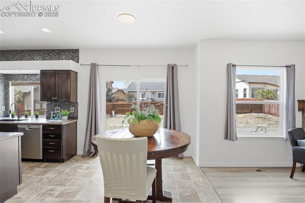 Image 13 of 49: Dining Area
