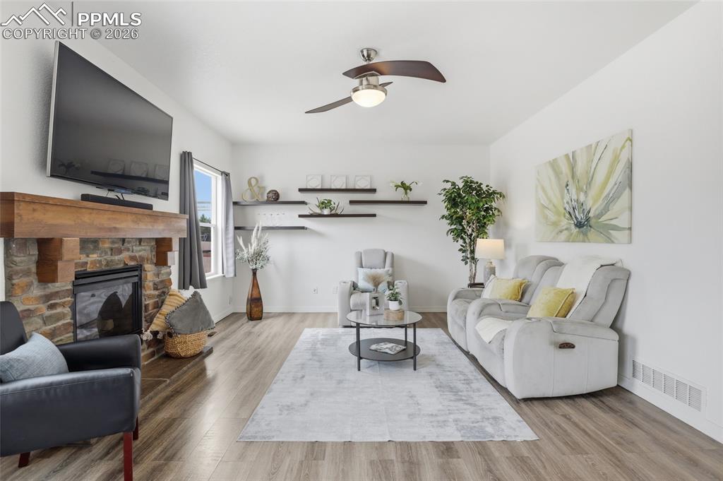 Image 17 of 49: Family Room