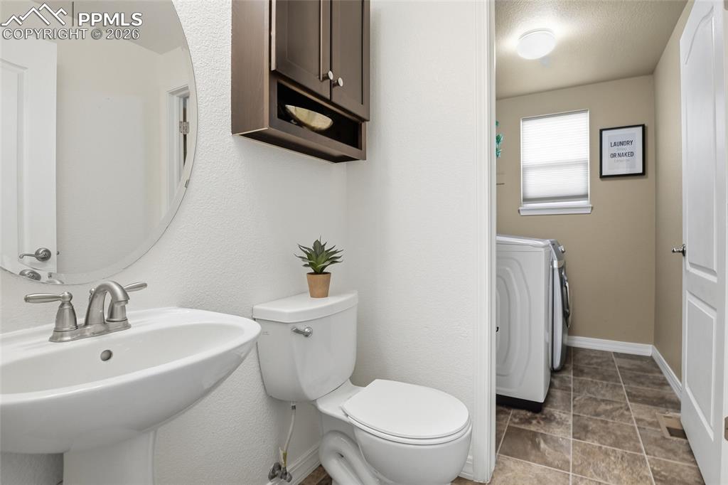 Image 22 of 49: Bathroom