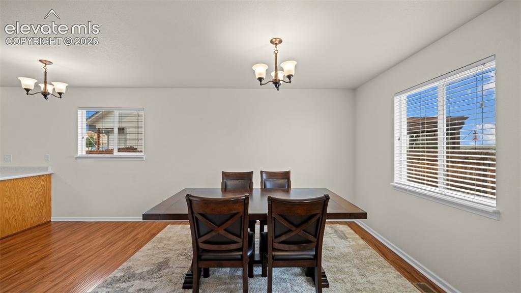 Image 17 of 42: Dining Area