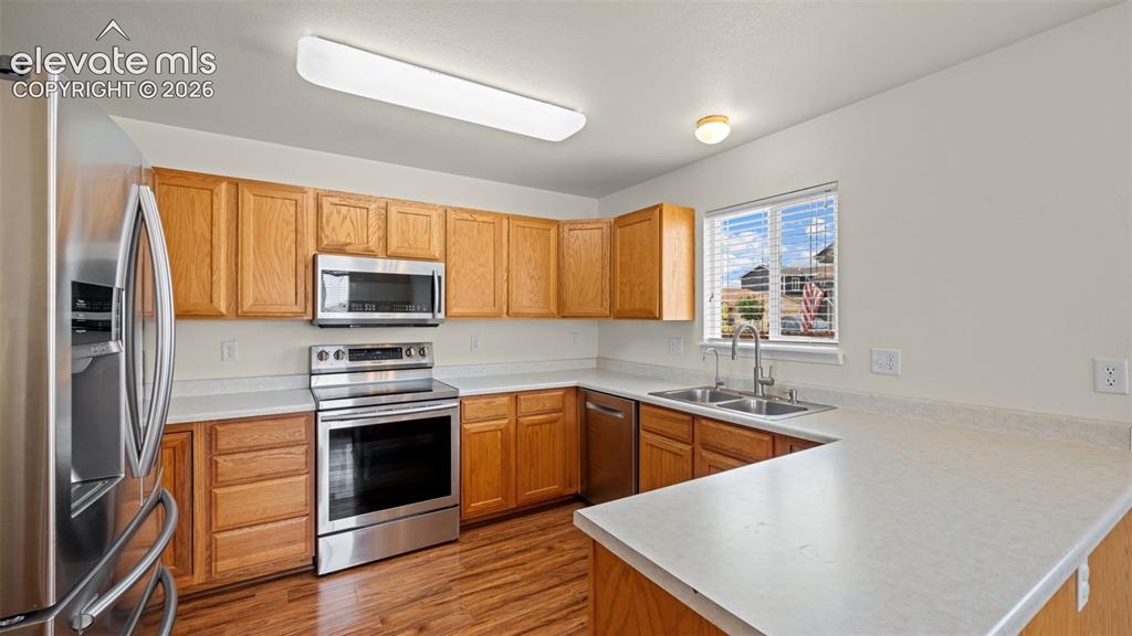 Image 20 of 42: Kitchen