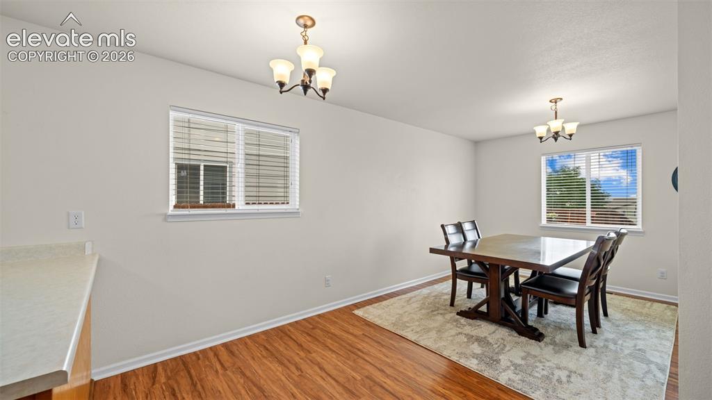 Image 21 of 42: Dining Area