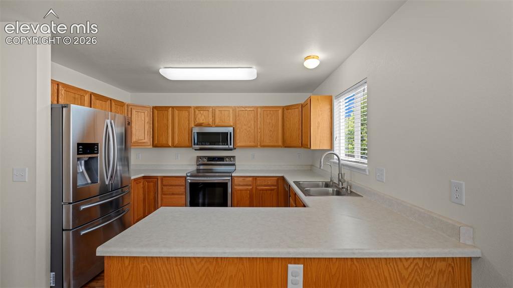 Image 22 of 42: Kitchen