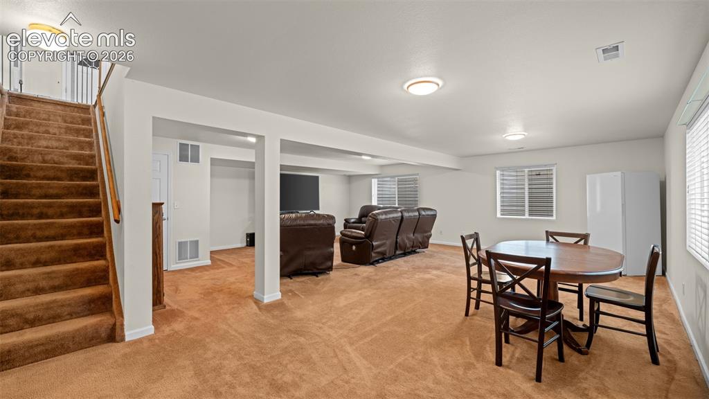 Image 23 of 42: Dining Area