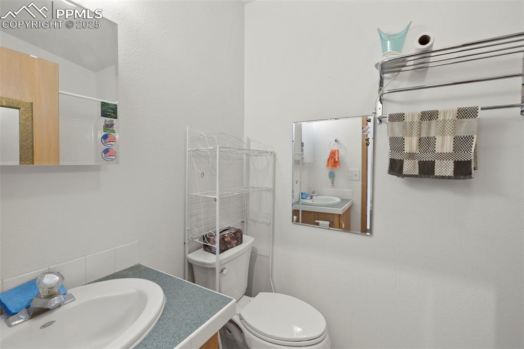Image 17 of 21: Bathroom