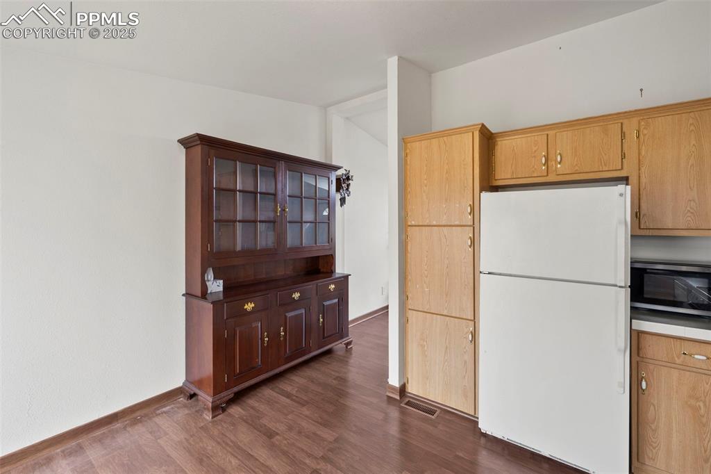 Image 8 of 21: Kitchen