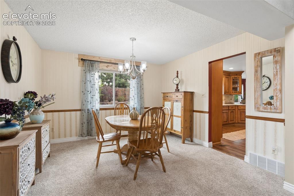 Image 11 of 47: Dining Area