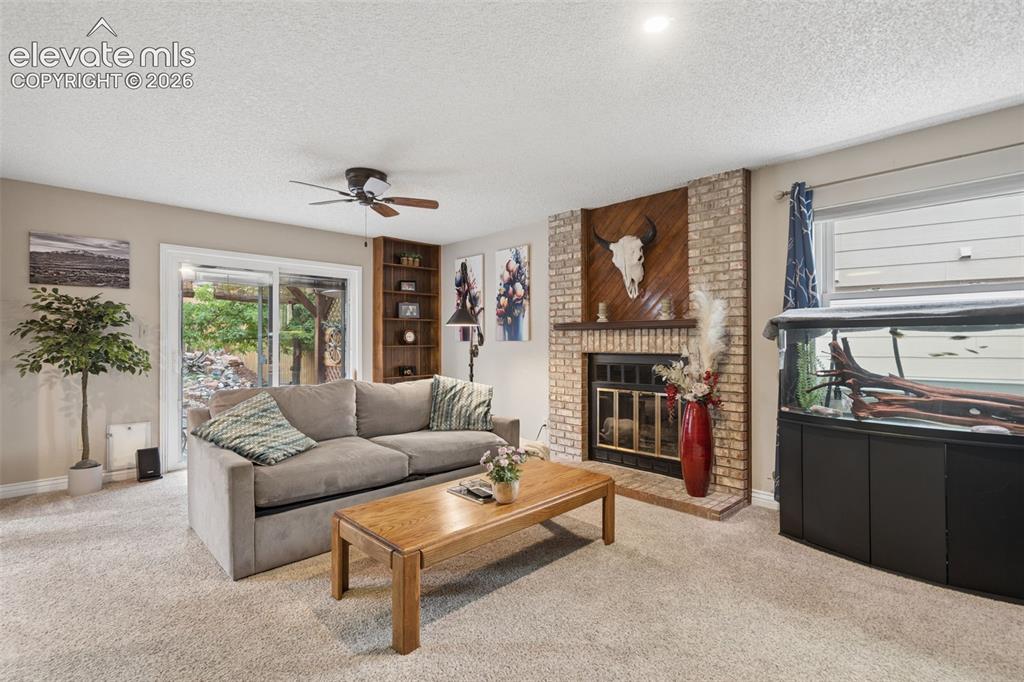 Image 17 of 47: Living Room