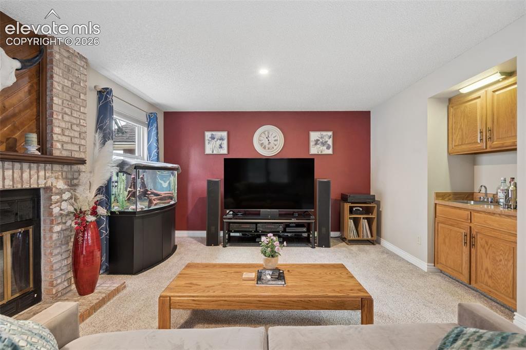 Image 19 of 47: Living Room