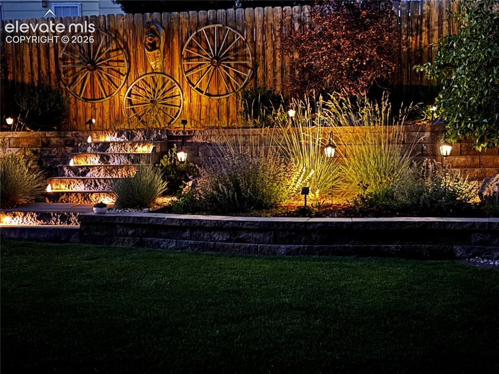 Image 45 of 47: Yard