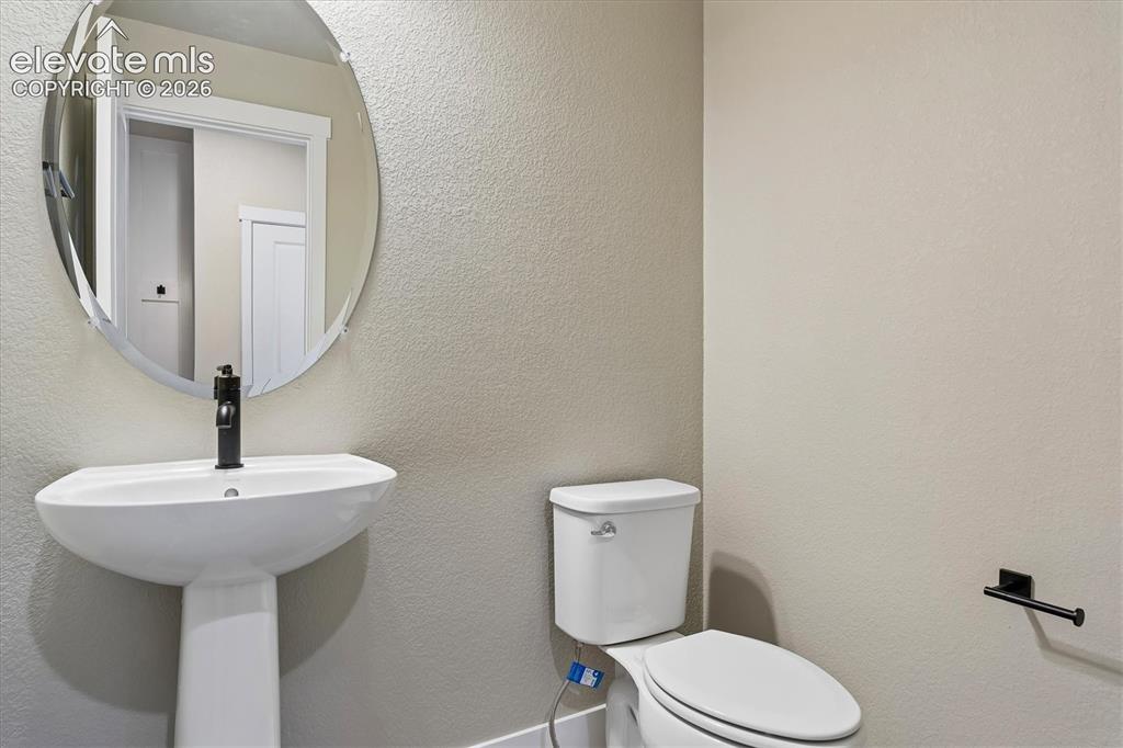Image 5 of 27: Bathroom