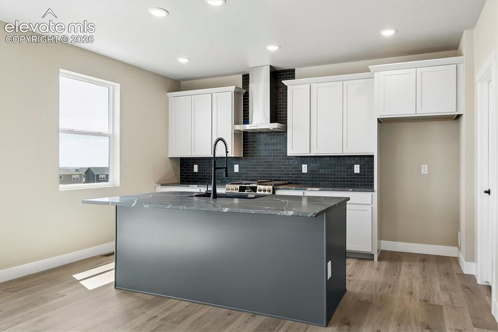 Image 6 of 27: Kitchen