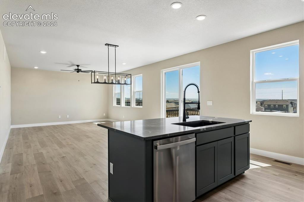 Image 9 of 27: Kitchen