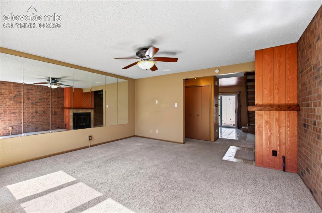 Image 4 of 27: Living Room