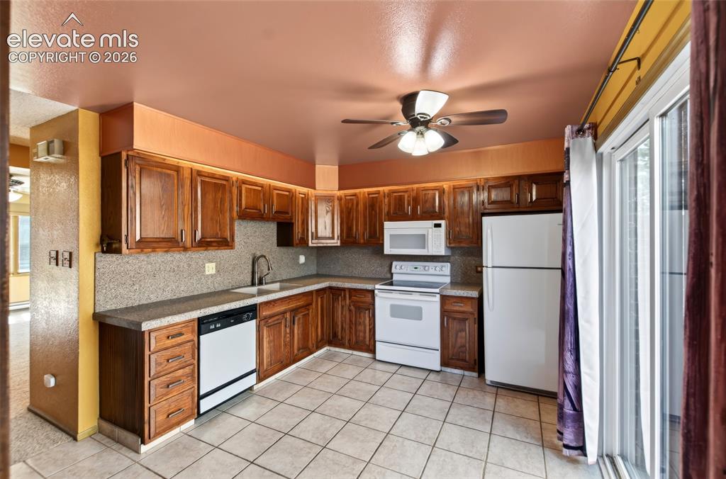 Image 7 of 27: Kitchen