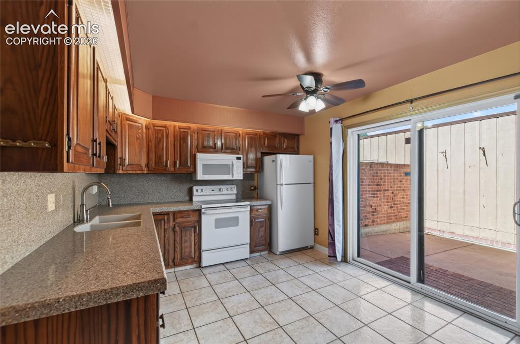Image 8 of 27: Kitchen