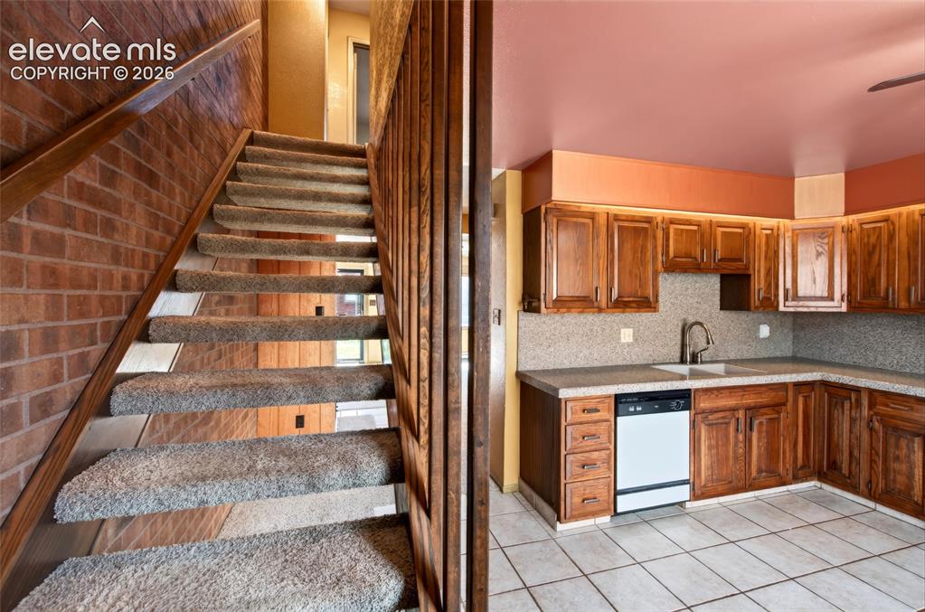 Image 9 of 27: Kitchen