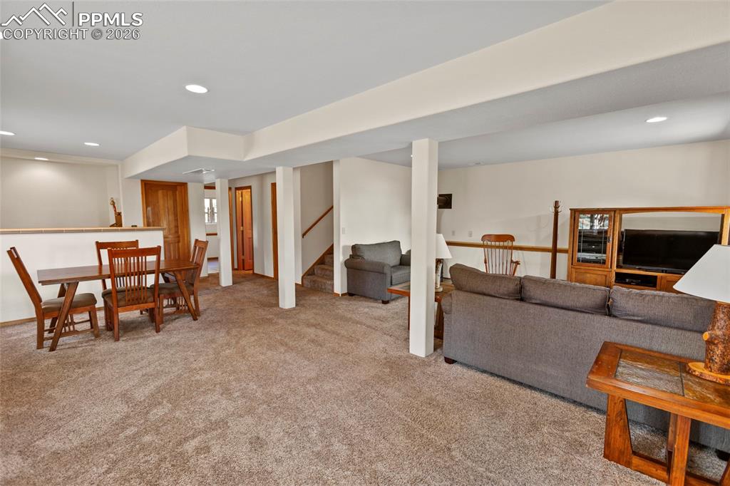 Image 18 of 35: Upper Level Master Bath