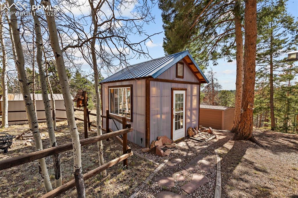 Image 30 of 35: 3-car Garage