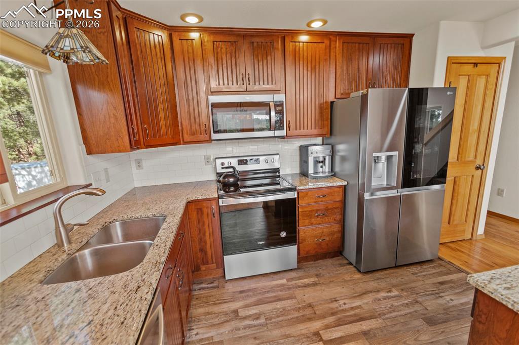 Image 7 of 35: Dining Area