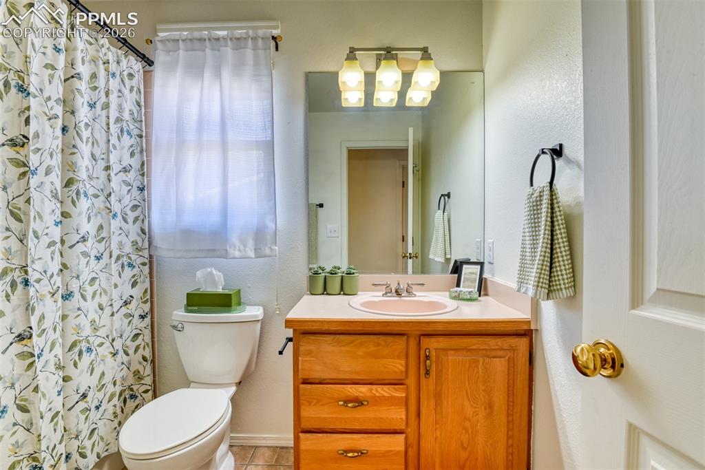 Image 29 of 49: Bathroom