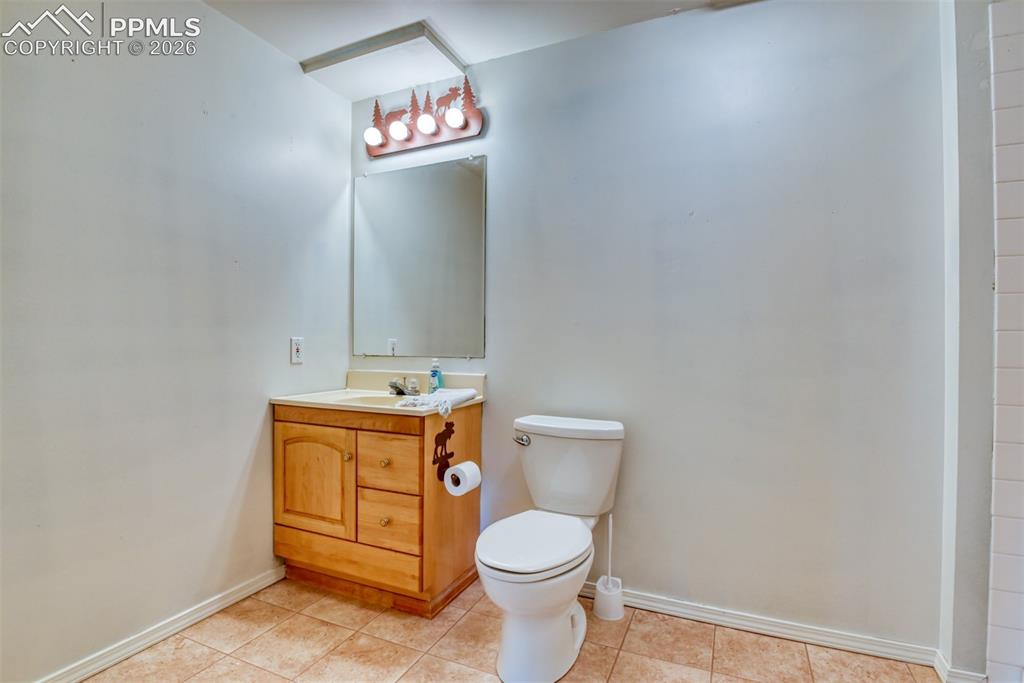 Image 34 of 49: Bathroom