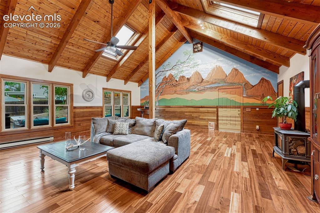 Image 10 of 50: Living Room