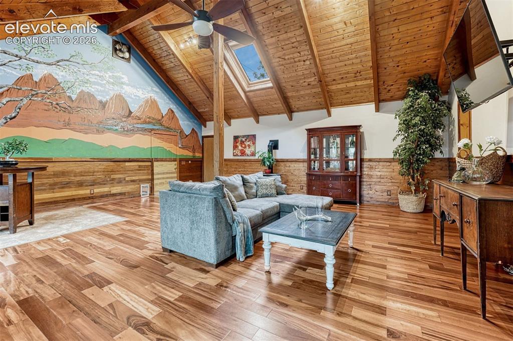 Image 12 of 50: Living Room