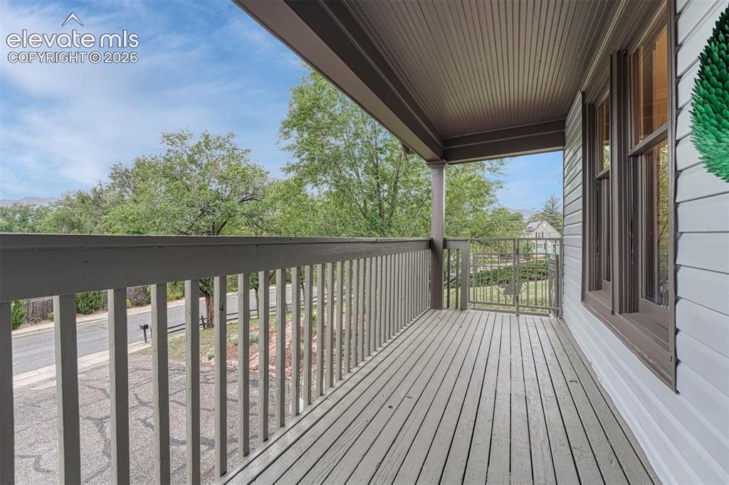 Image 43 of 50: Deck