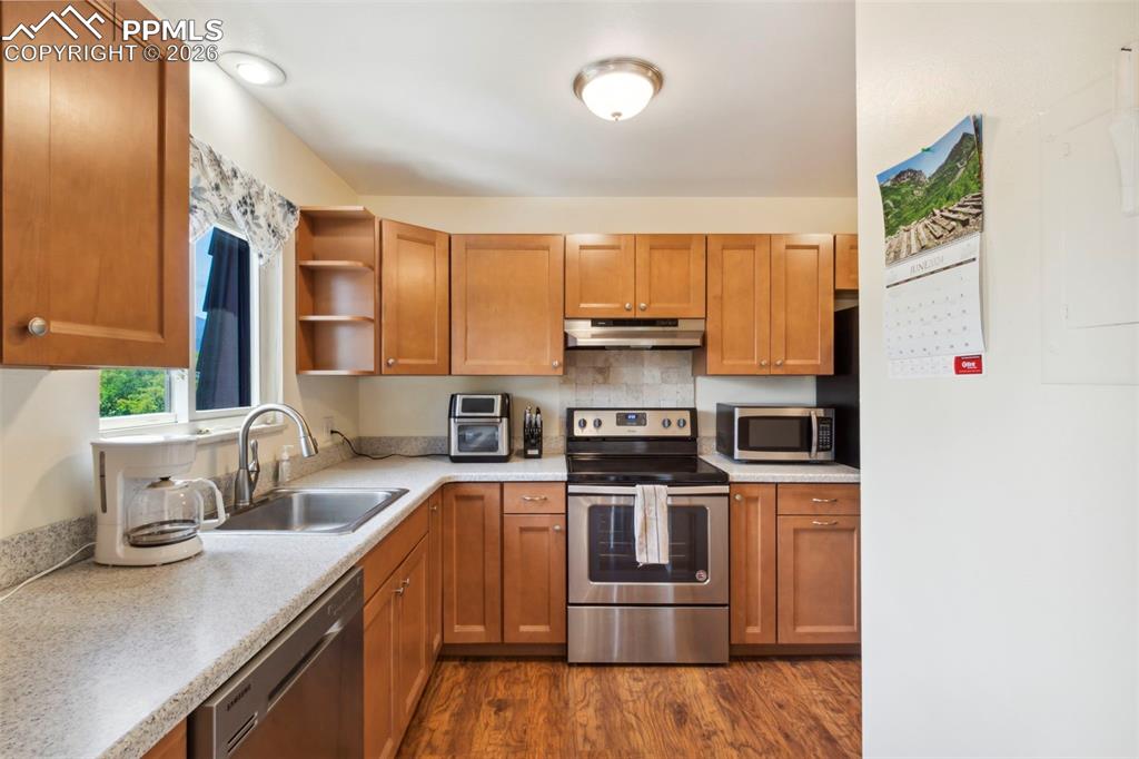 Image 10 of 20: Modern Appliances in the Kitchen