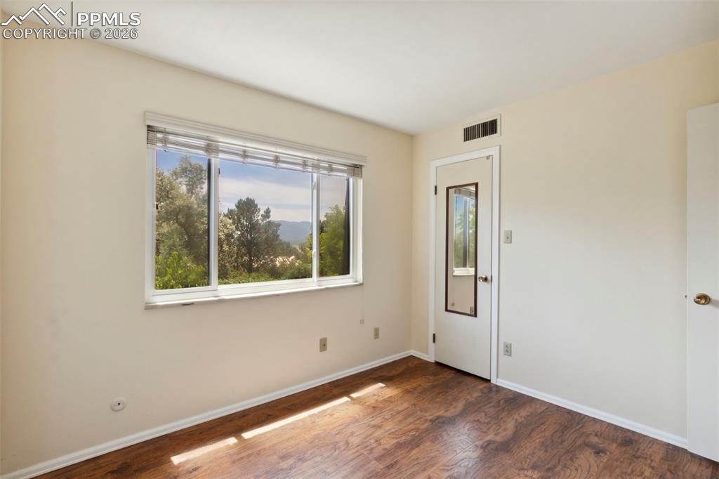 Image 14 of 20: Guest Bedroom