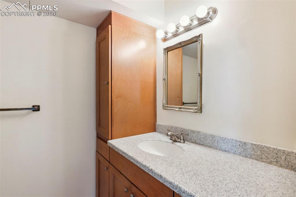 Image 17 of 20: Guest Bathroom