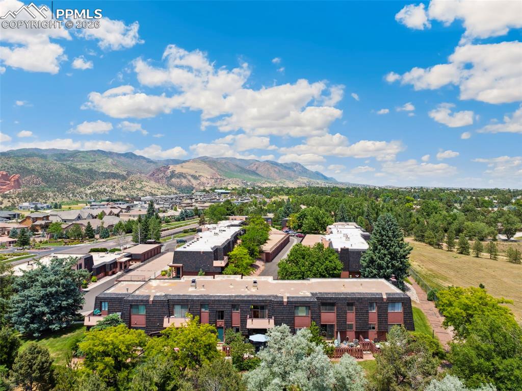 Image 19 of 20: Neighborhood View