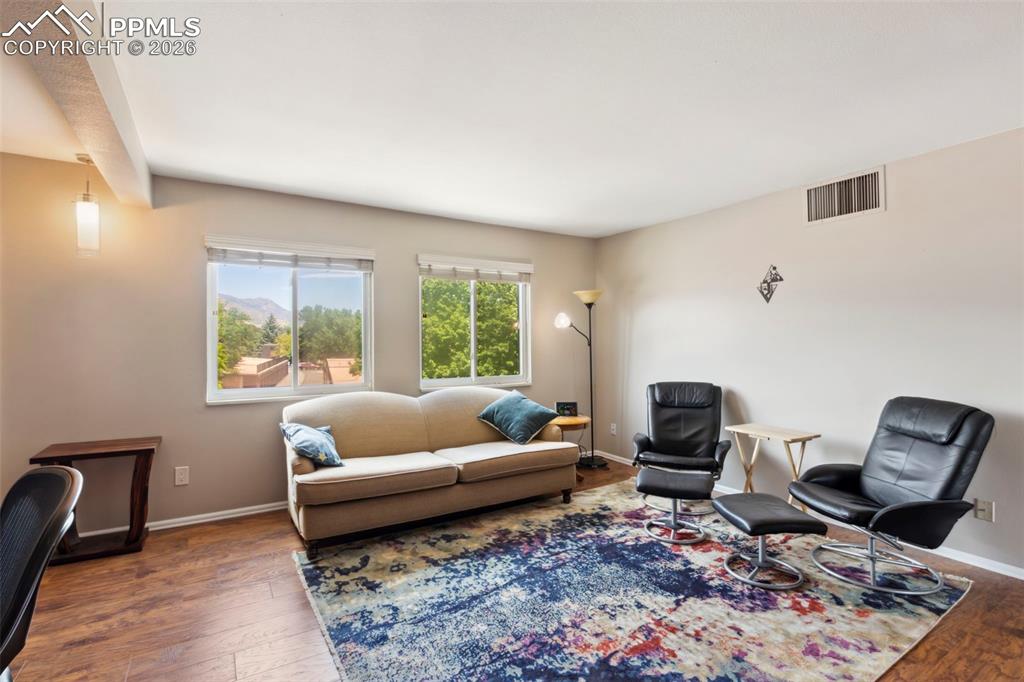 Image 5 of 20: Living Room