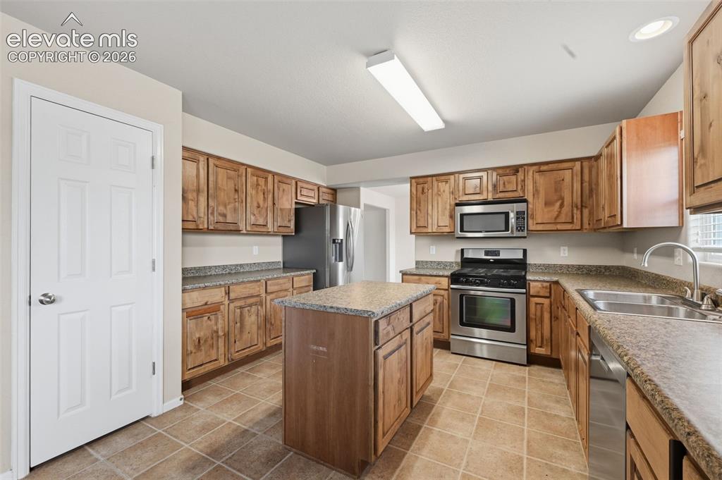 Image 8 of 33: Kitchen