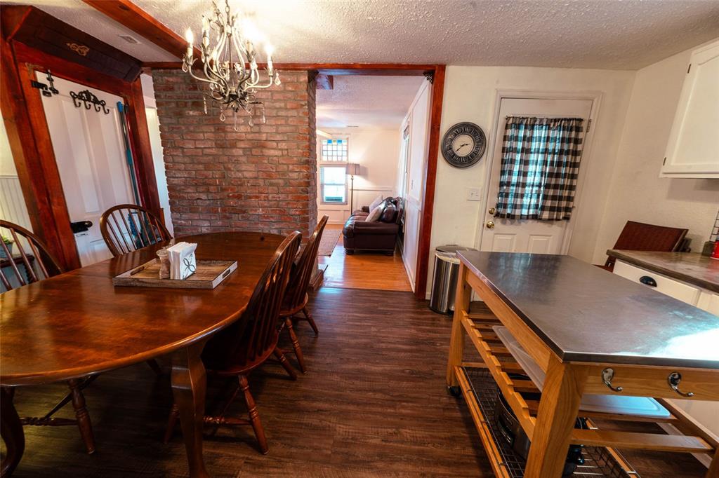 Image 11 of 46: Dining Area