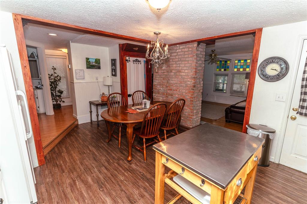 Image 14 of 46: Dining Area