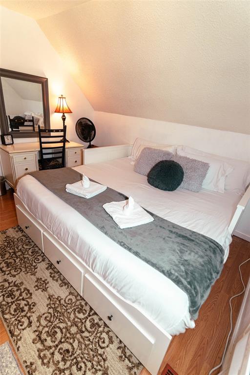 Image 36 of 46: Bedroom 2 upstairs