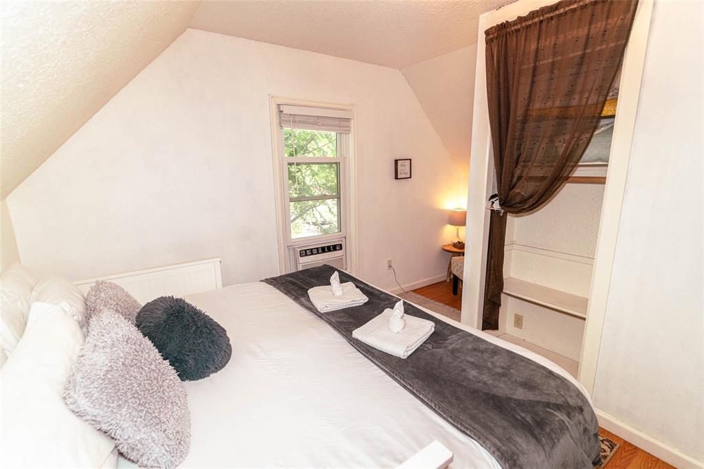 Image 37 of 46: Bedroom 2 upstairs