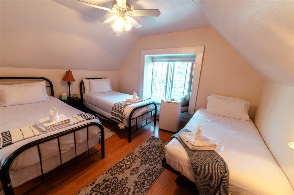 Image 42 of 46: Bedroom 3 upstairs