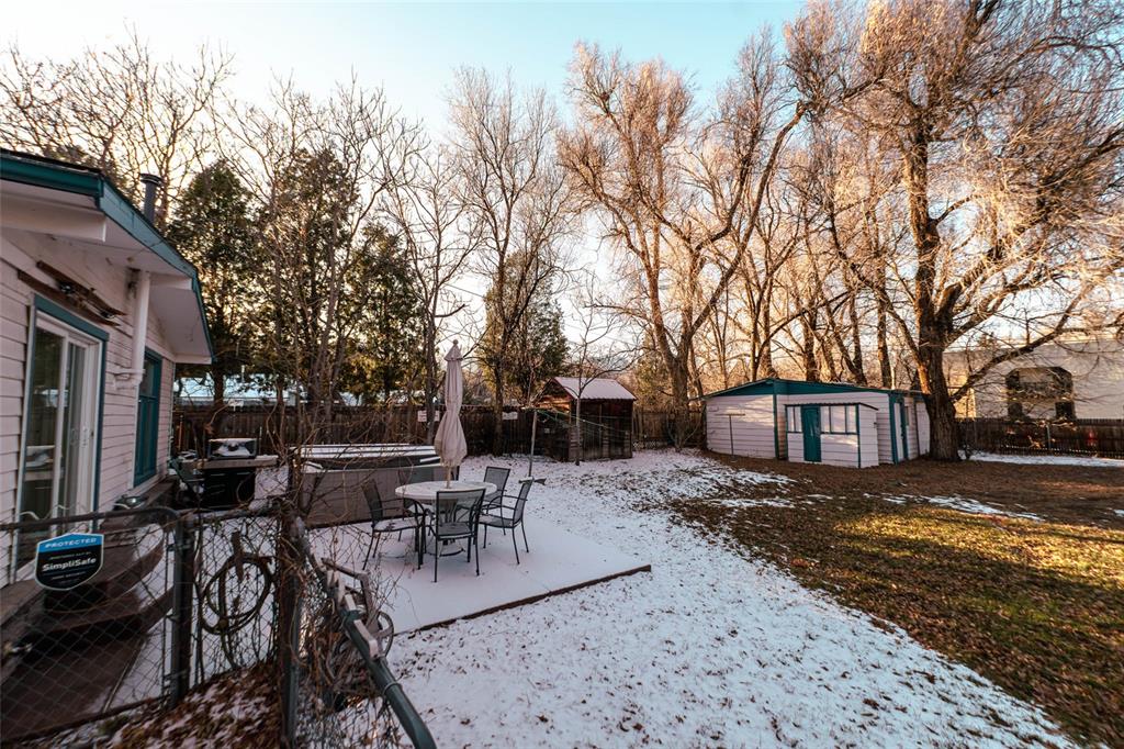 Image 44 of 46: Back yard is great!