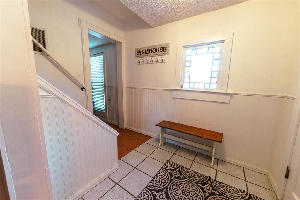 Image 8 of 46: Entry